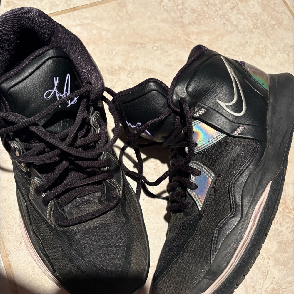 Nike Kyrie Irving Youth Sneakers Size 7 - Picture 7 of 7